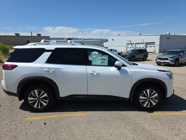 2025 Nissan Pathfinder SL photo 4