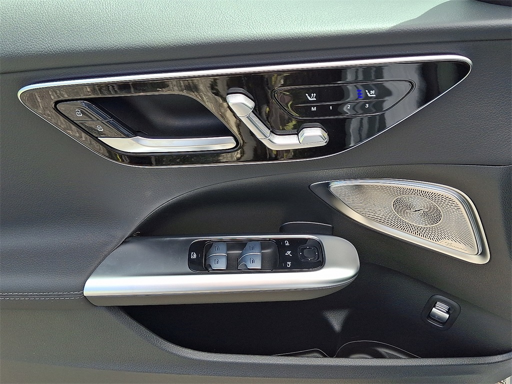 2025 Mercedes Benz C 300 4MATIC photo 9