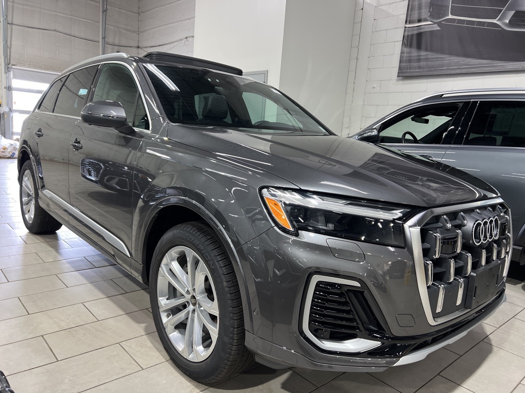 2025 Audi Q7 45 Premium photo 4