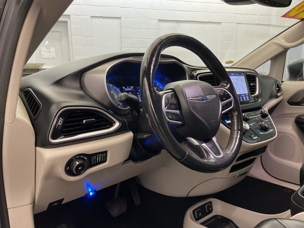 2020 Chrysler Pacifica Touring L photo 15