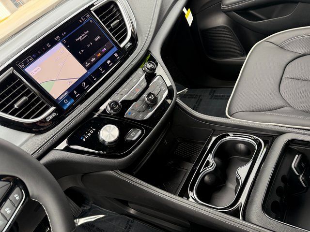 2026 Chrysler Pacifica Limited photo 20