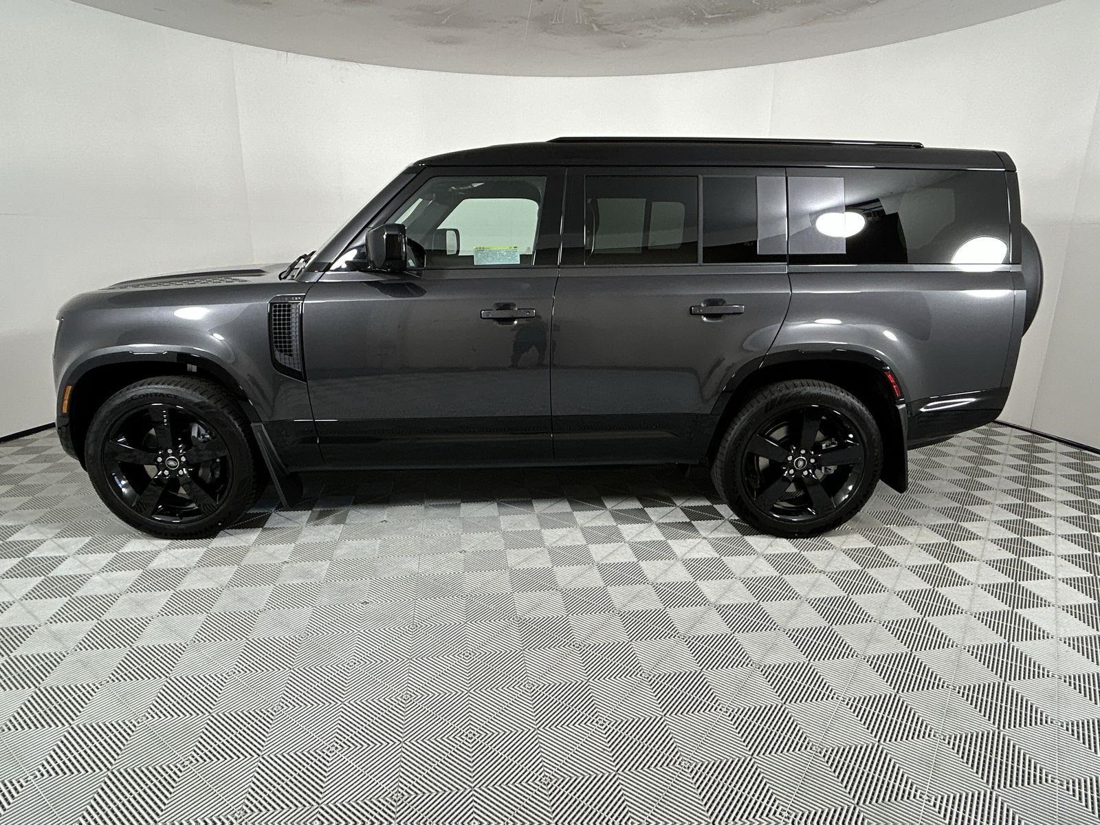 2025 Land Rover Defender 130 X-Dynamic SE photo 2