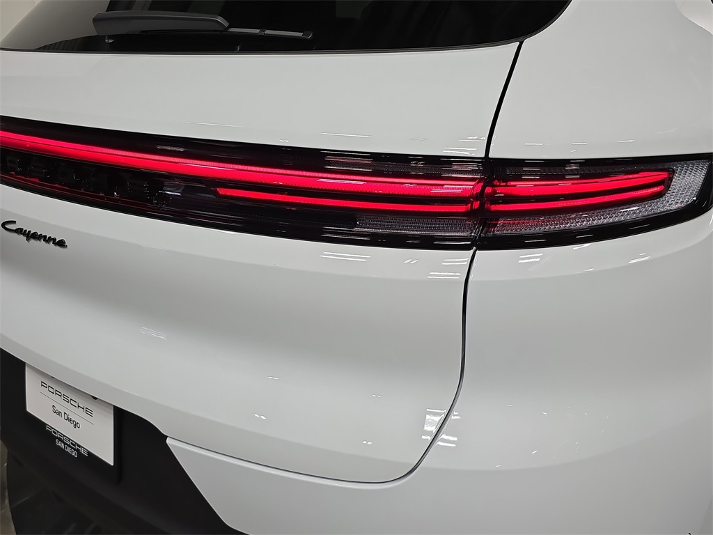 2025 Porsche Cayenne photo 27