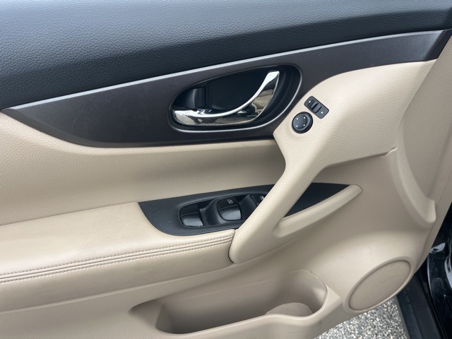 2016 Nissan Rogue SV photo 4