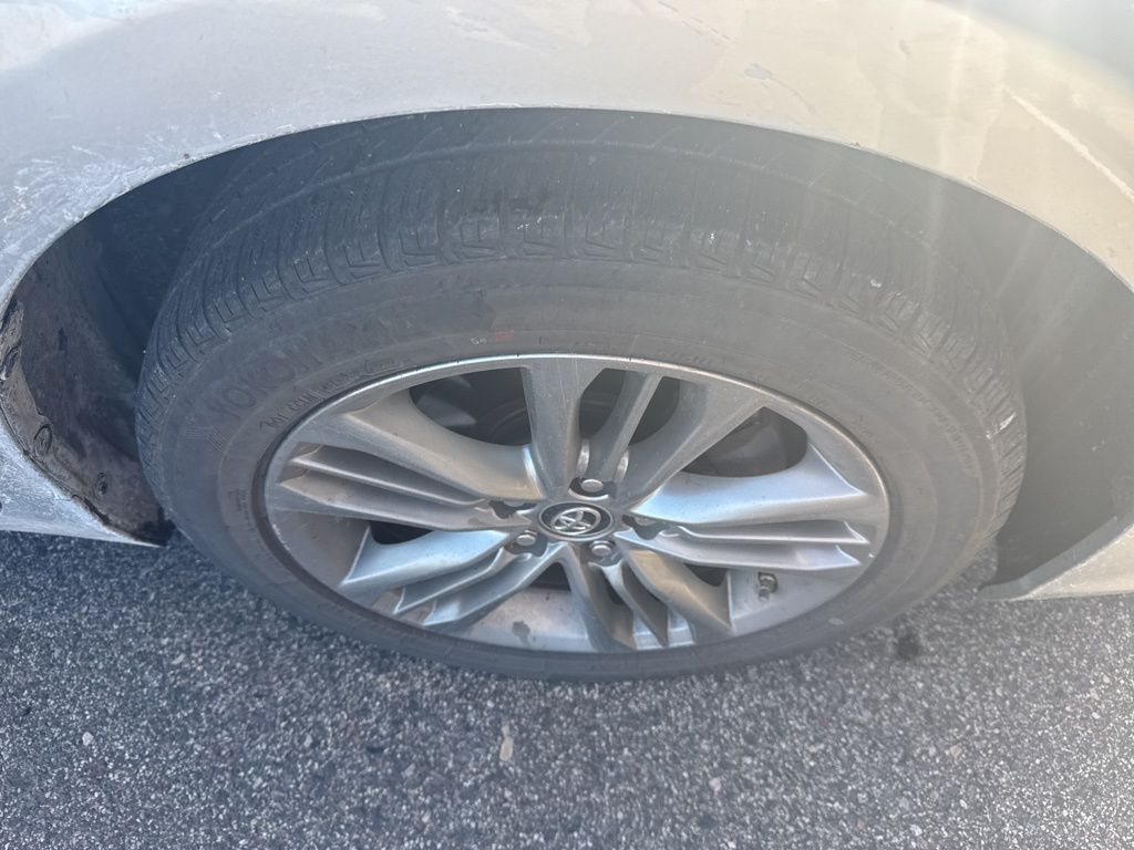 2017 Toyota Camry XLE XSE photo 2