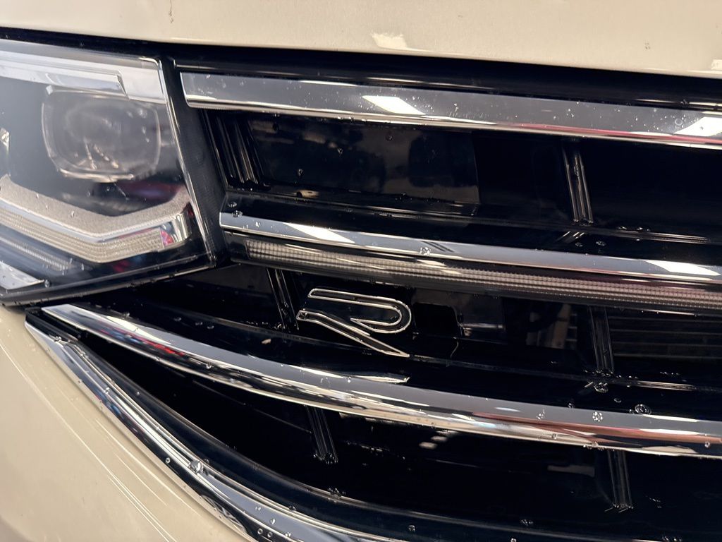 2022 Volkswagen Tiguan SEL Premium R-Line photo 4