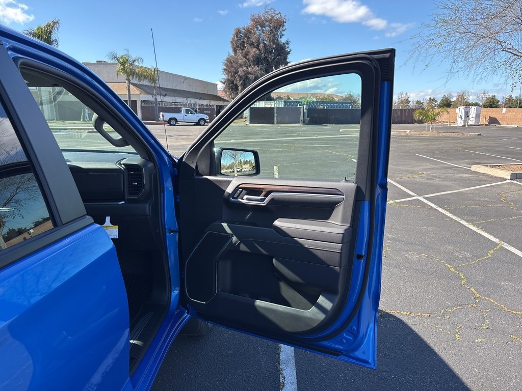 2025 Chevrolet Silverado 1500 LT photo 22