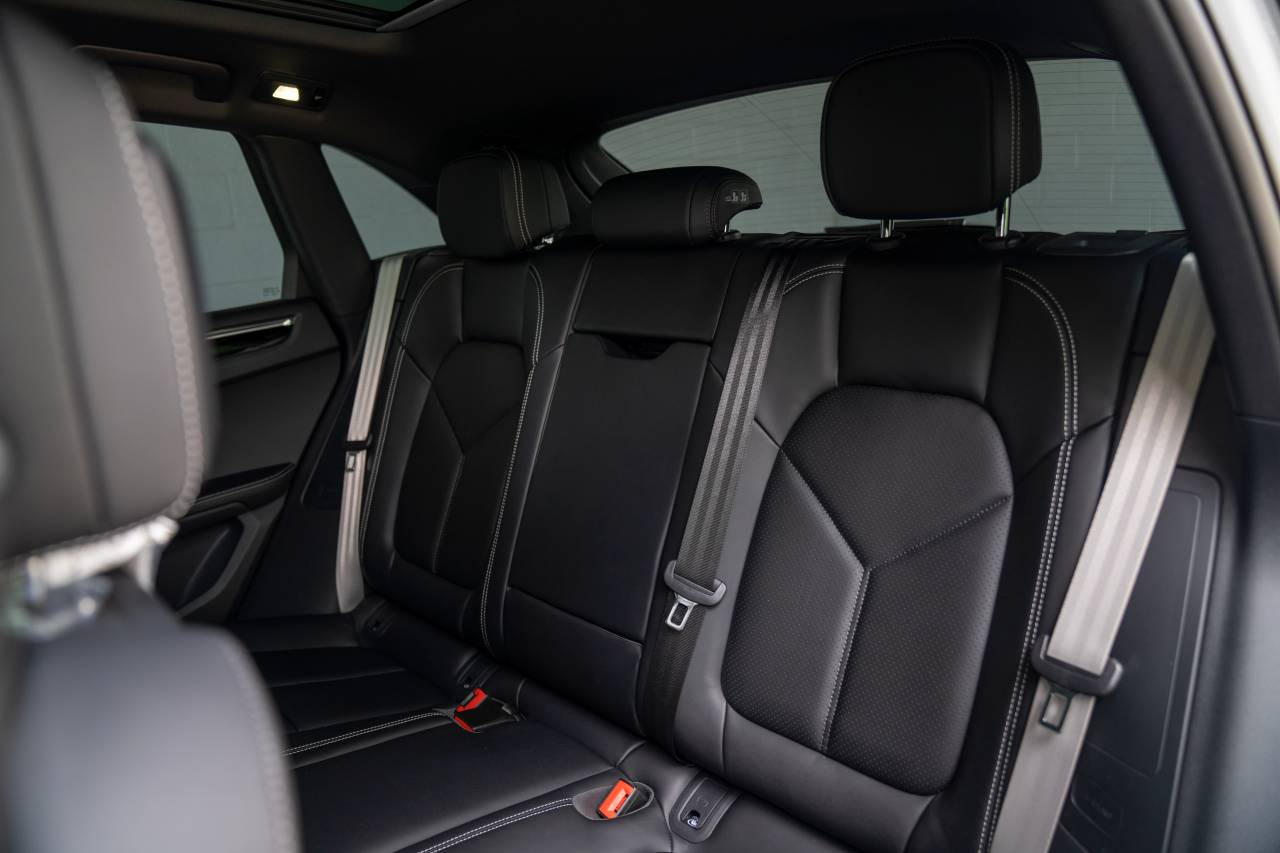 2025 Porsche Macan S photo 26
