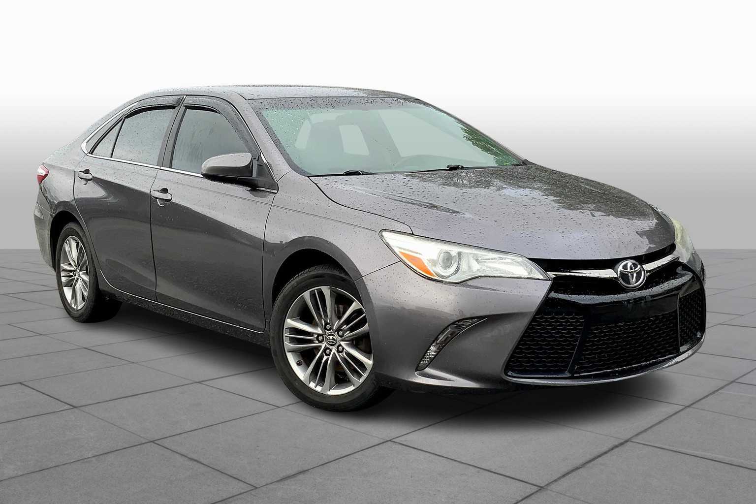 2015 Toyota Camry SE photo 2
