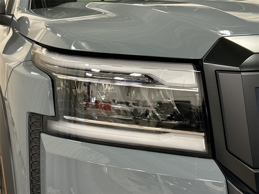 2025 Nissan Frontier PRO-4X photo 17