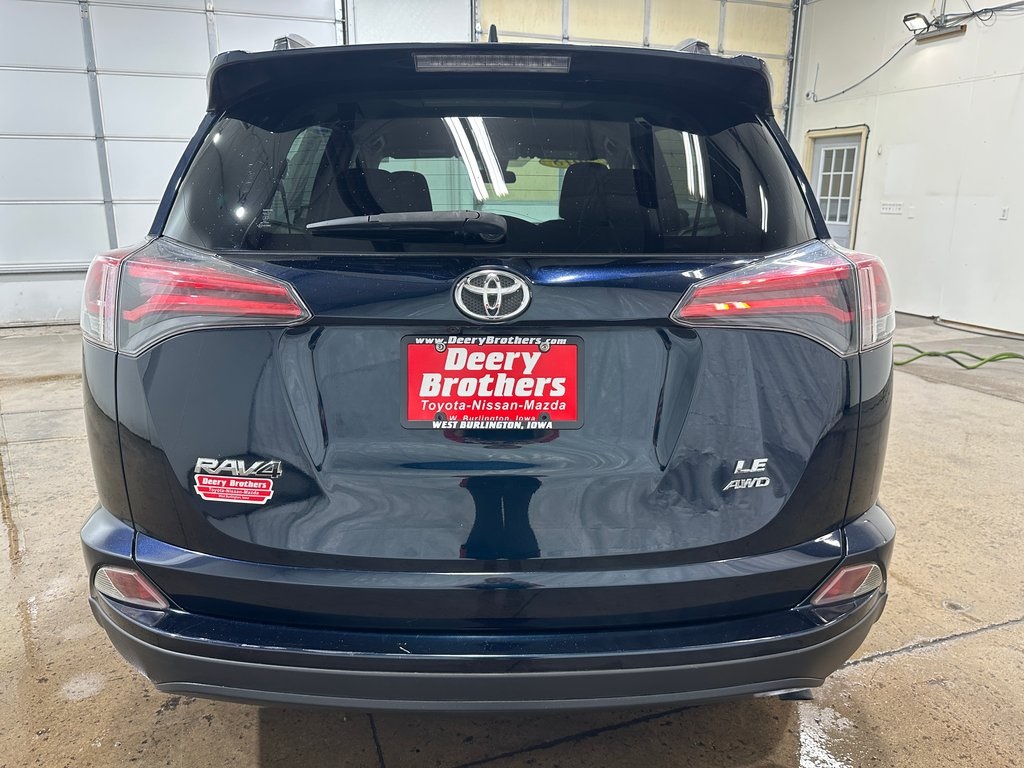 2018 Toyota RAV4 LE photo 5