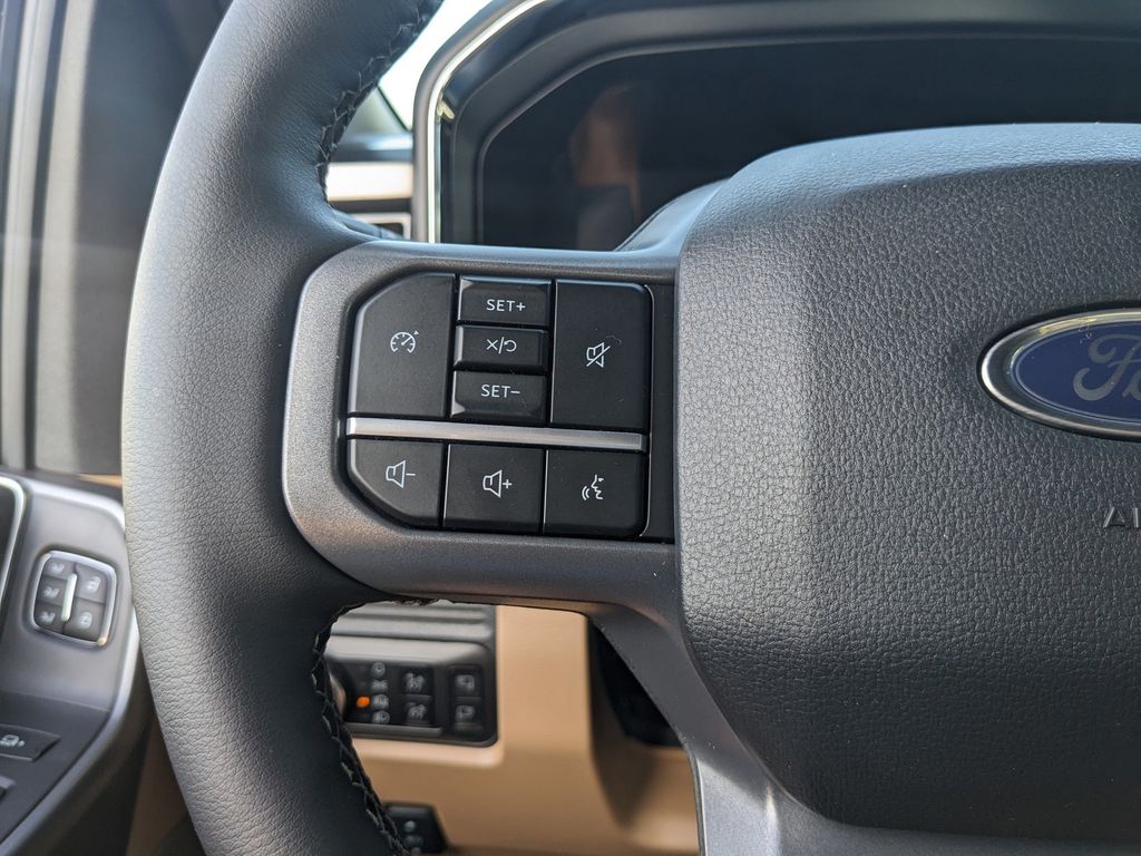 2025 Ford F-350 Lariat photo 28