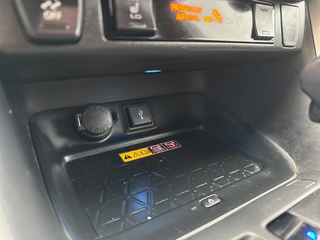 2022 Toyota RAV4 Hybrid XSE photo 38