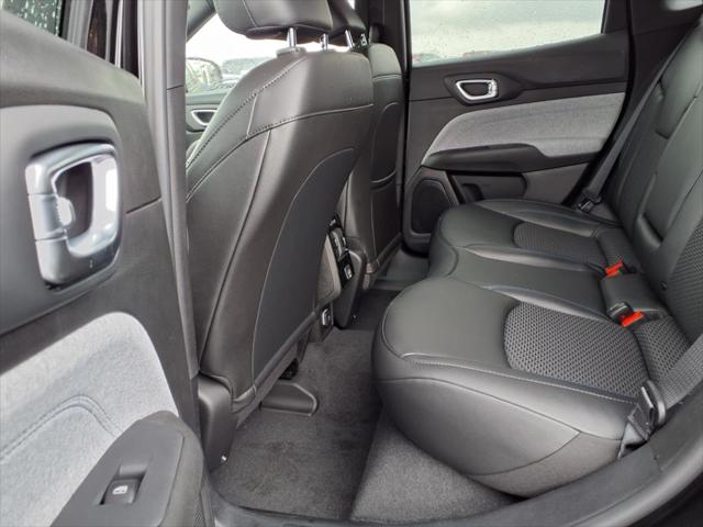 2025 Jeep Compass Latitude photo 4