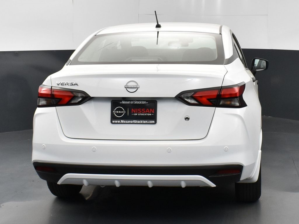 2025 Nissan Versa 1.6 S photo 5