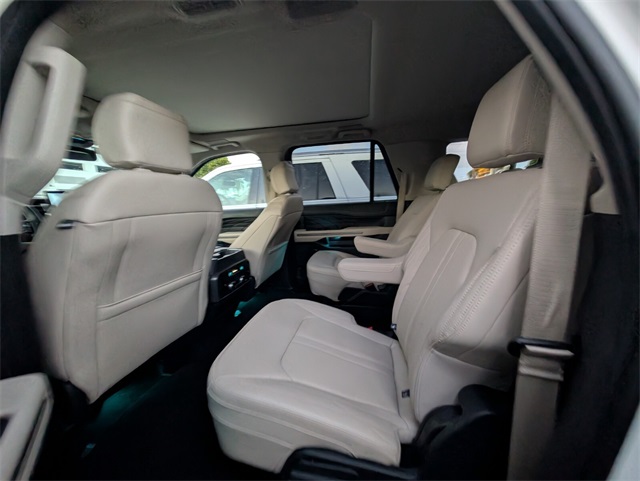 2024 Ford Expedition MAX Platinum photo 6