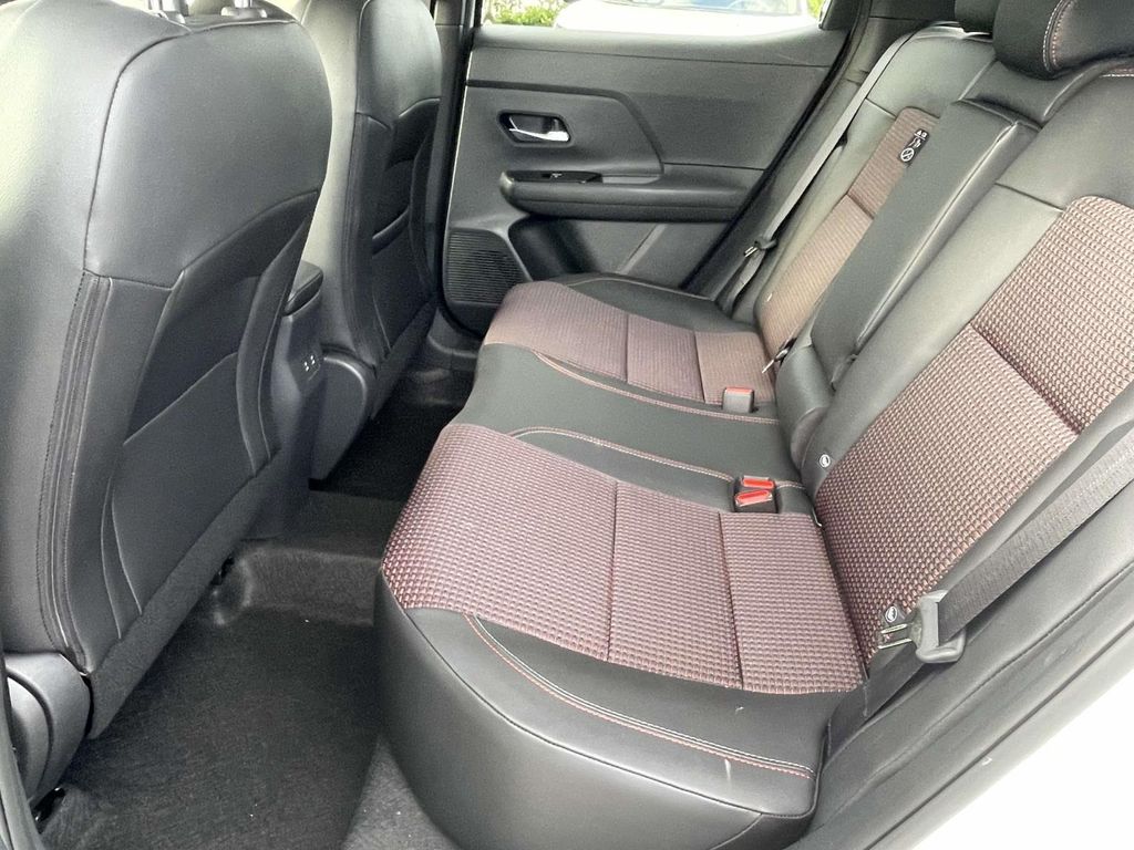 2026 Nissan Kicks SR photo 3