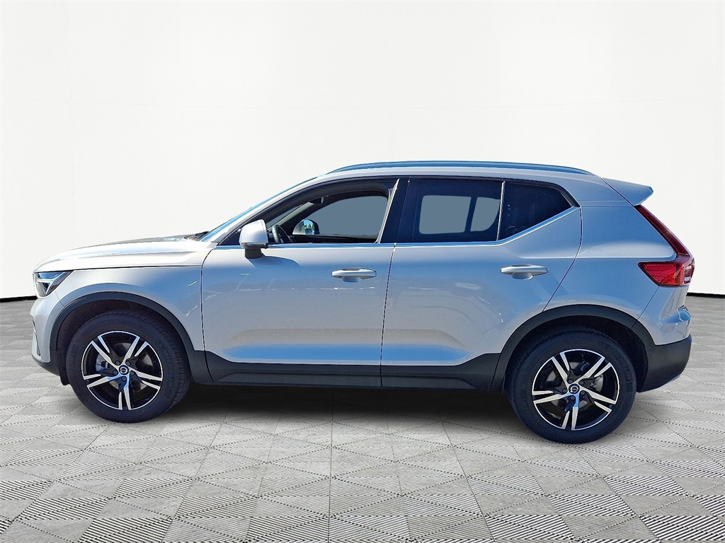 2025 Volvo XC40 Core photo 4