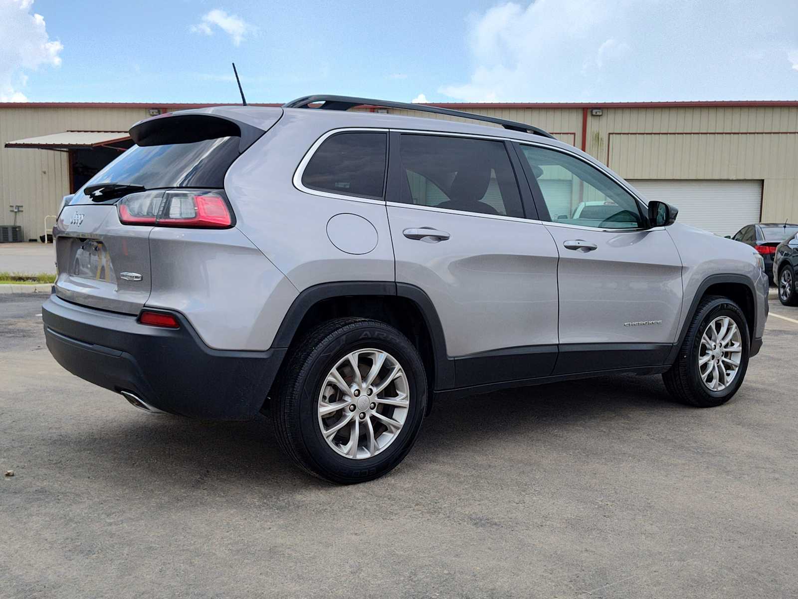 2022 Jeep Cherokee Latitude Lux photo 9