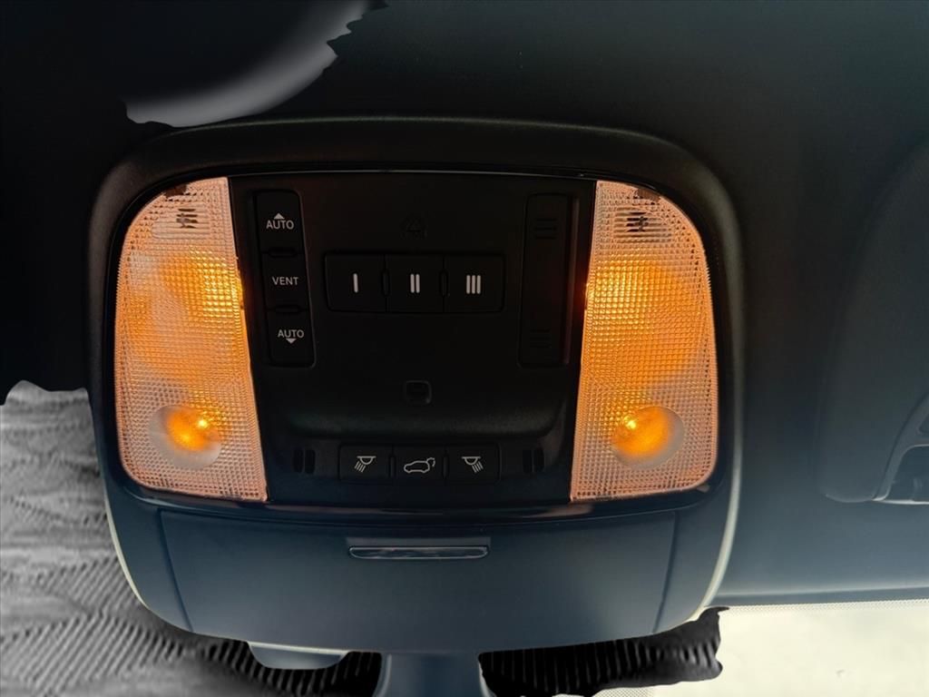 2025 Dodge Durango R/T Plus photo 13