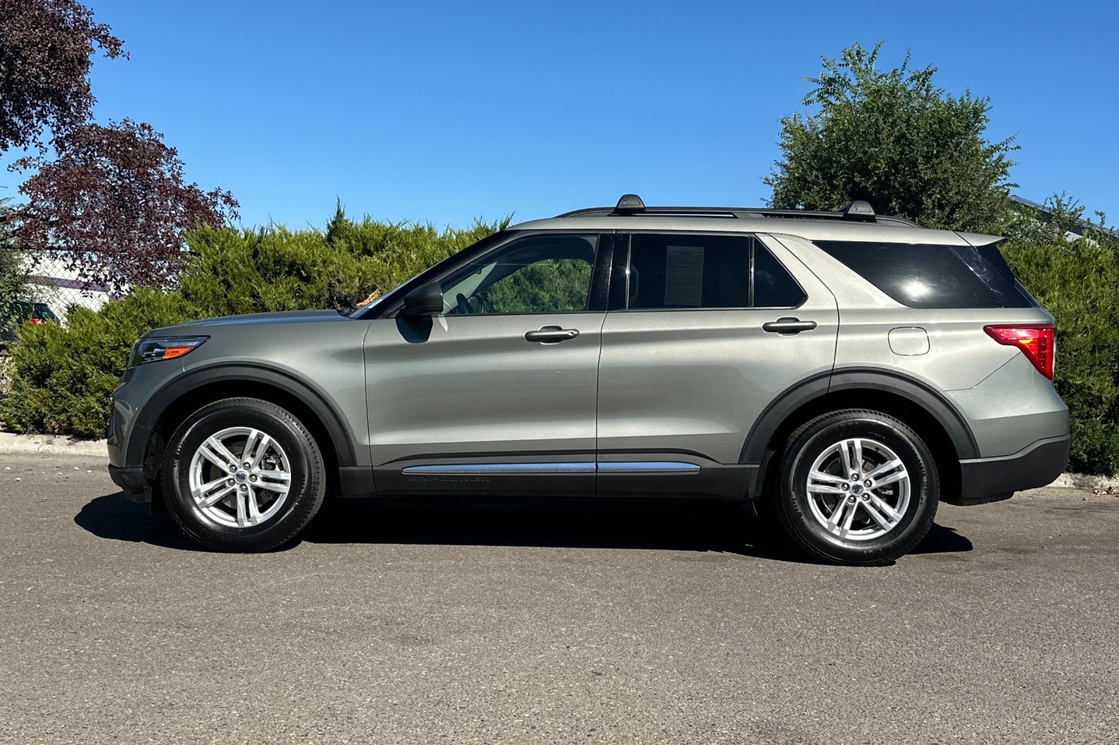 2020 Ford Explorer XLT photo 7