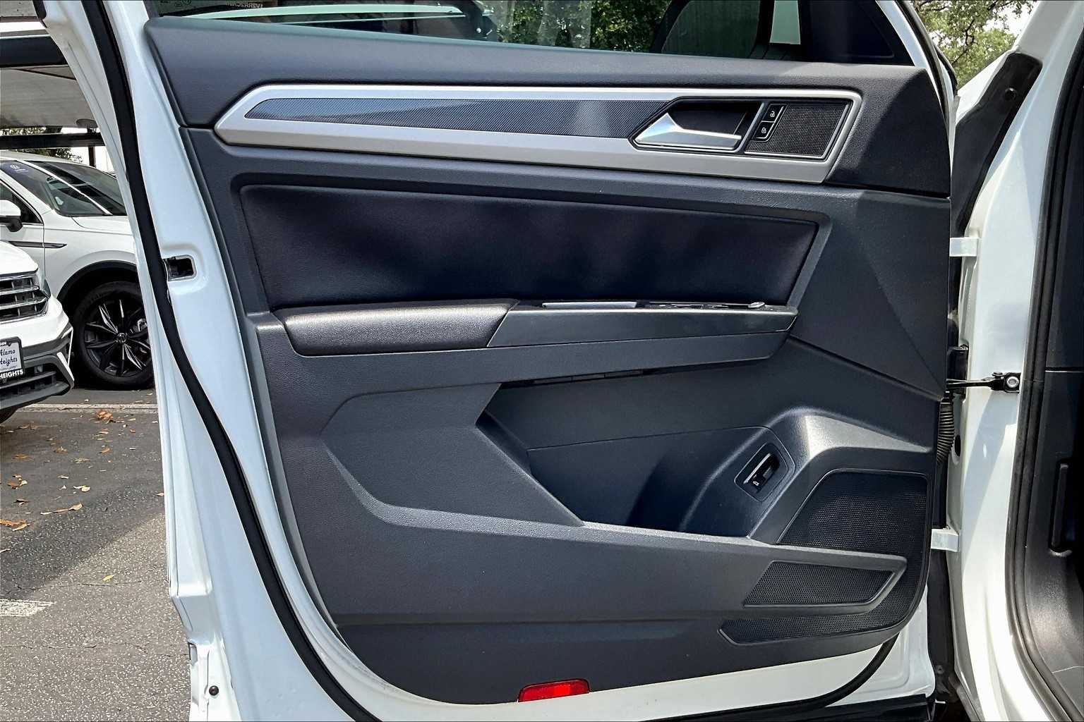 2021 Volkswagen Atlas SE Technology R-Line photo 20