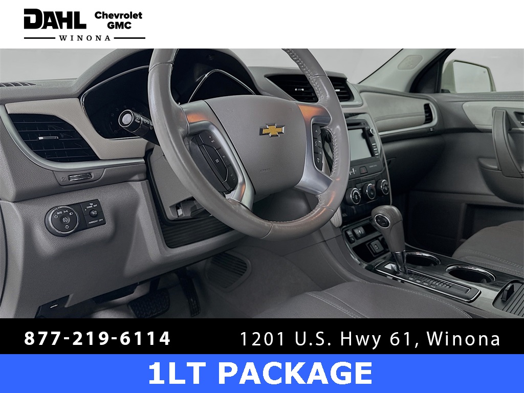 2015 Chevrolet Traverse 1LT photo 2