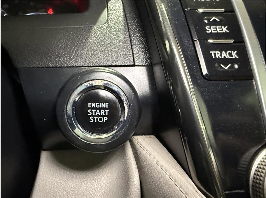 2012 Toyota Camry XLE photo 34