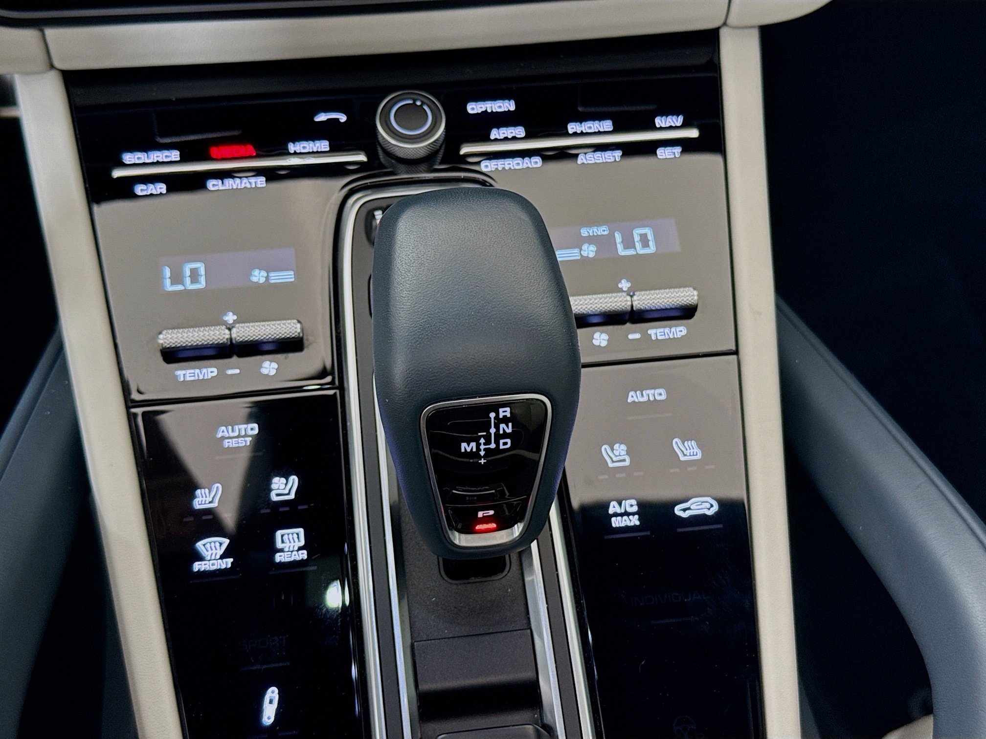 2021 Porsche Cayenne GTS photo 17