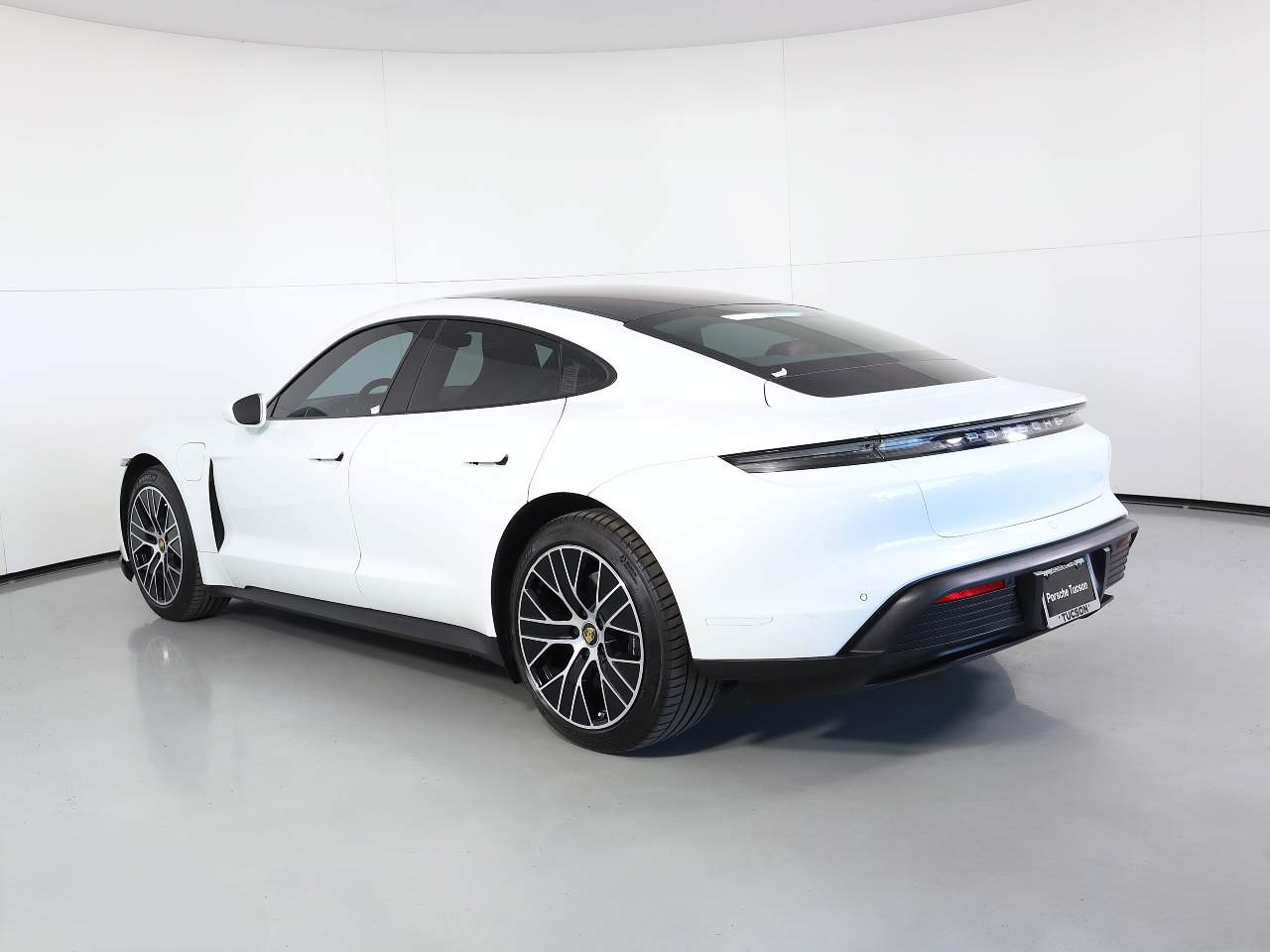 2021 Porsche Taycan photo 3