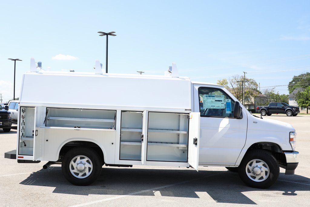 2025 Ford E-350 Base photo 9