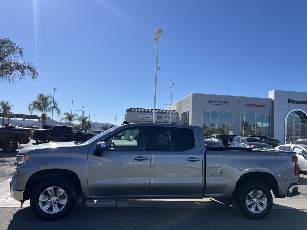 2023 Chevrolet Silverado 1500 LT photo 4