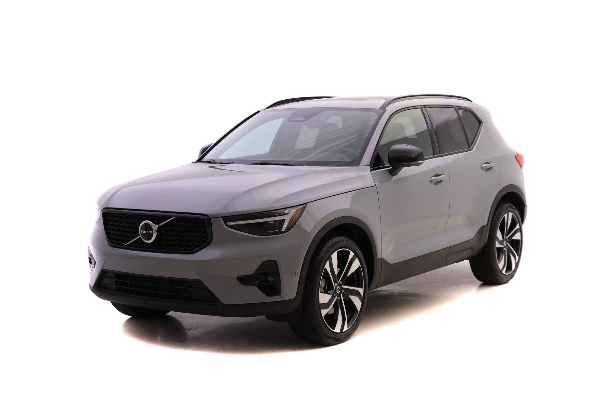 2025 Volvo XC40 Plus's photo