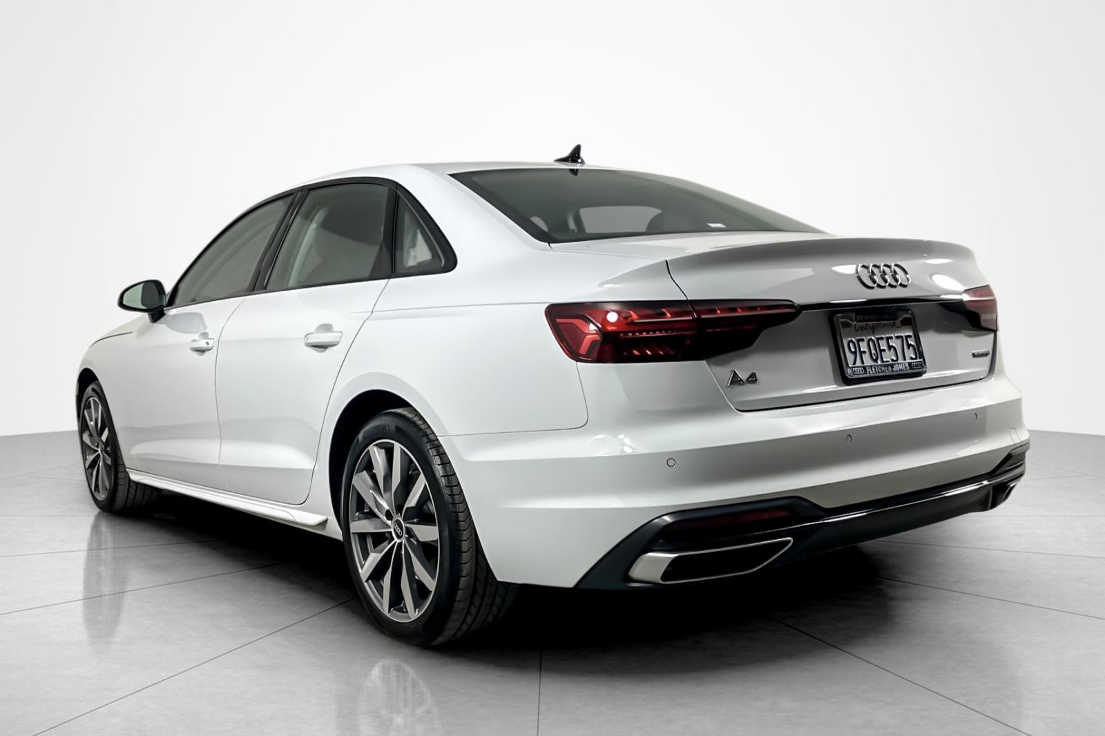 2023 Audi A4 Premium Plus 40 TFSI Quattro photo 3