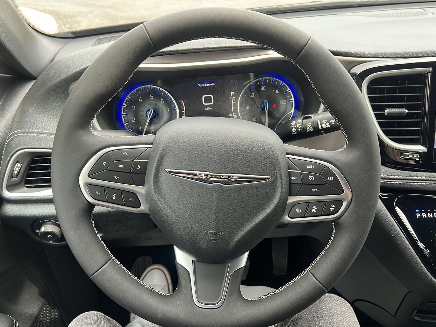 2025 Chrysler Pacifica photo 13