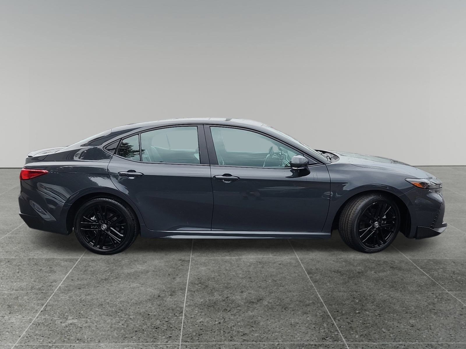 2025 Toyota Camry SE photo 8