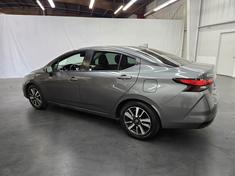 2021 Nissan Versa SV photo 3