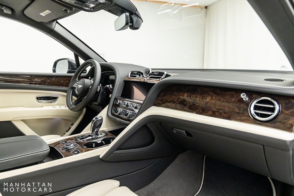 2024 Bentley Bentayga EWB photo 26