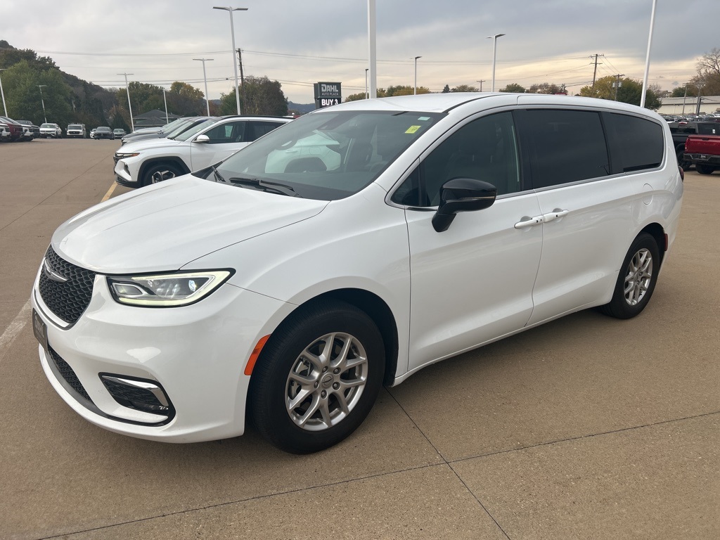 Used 2025 Chrysler Pacifica Select with VIN 2C4RC1BG8SR518901 for sale in Winona, Minnesota