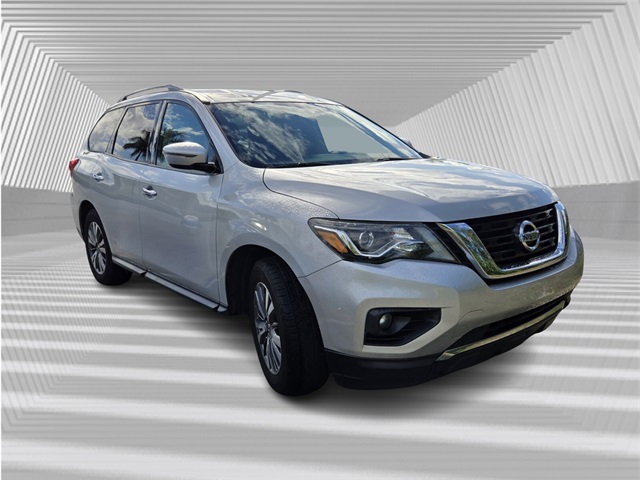 2019 Nissan Pathfinder SV photo 3