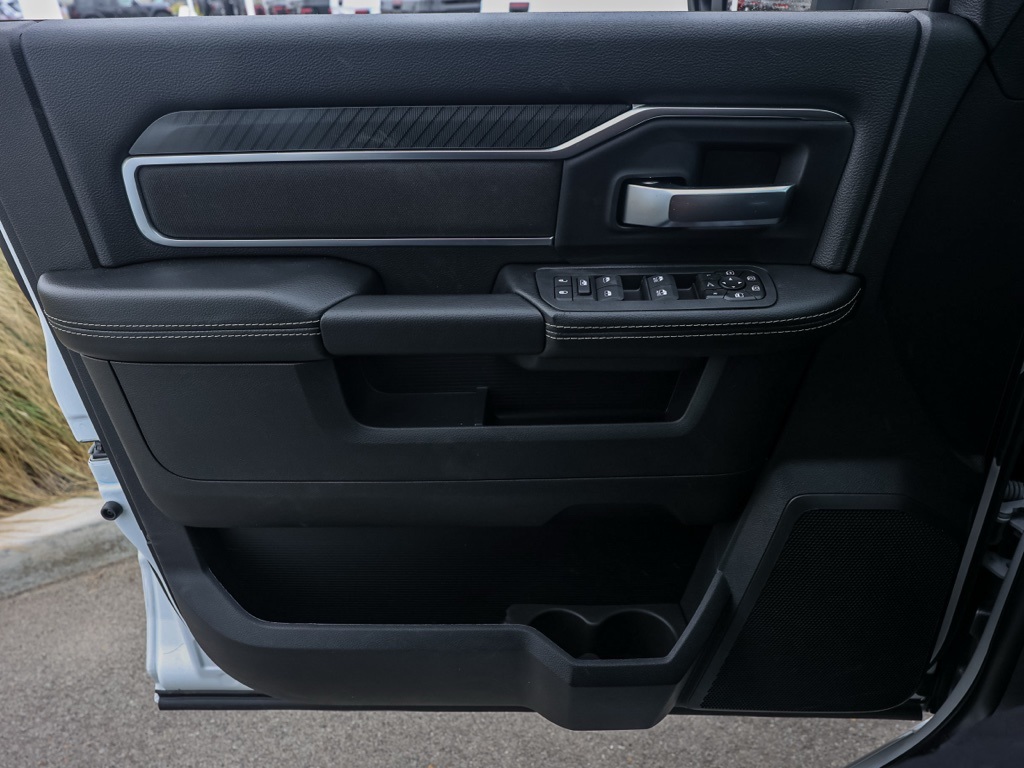 New 2026 Bright White Clear-Coat Exterior Paint RAM Big Horn Night Edition image 21