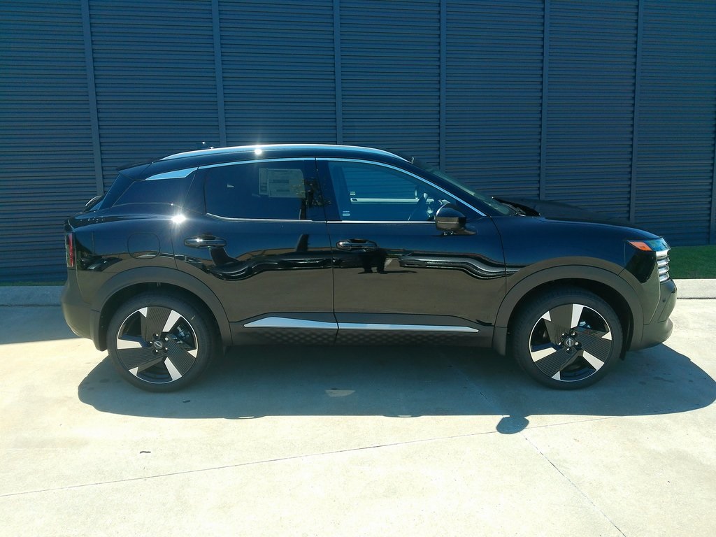 2025 Nissan Kicks SR photo 2