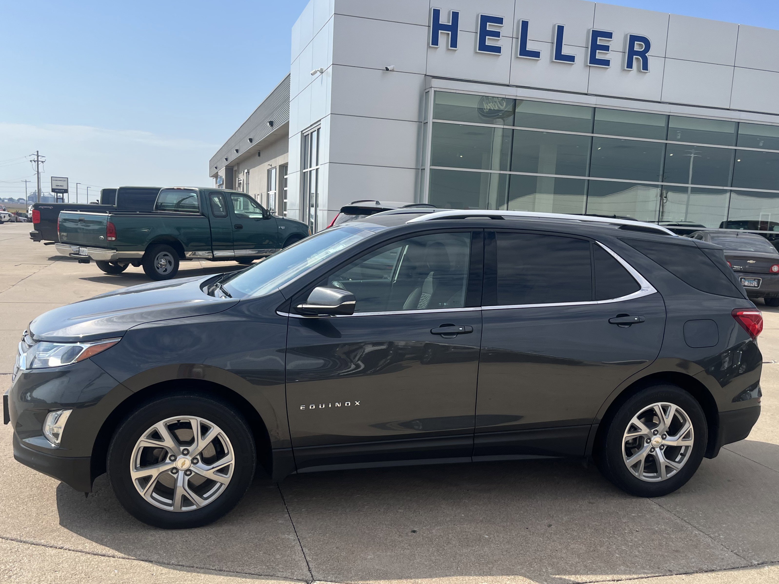 2018 Chevrolet Equinox LT photo 2