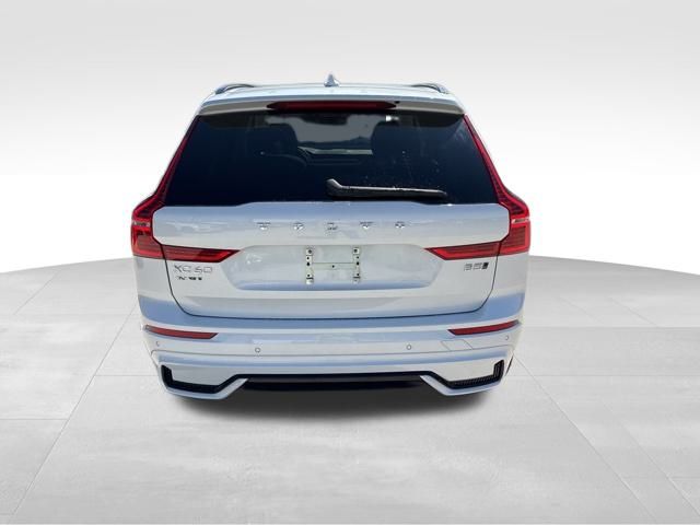 2025 Volvo XC60 B5 Plus photo 4