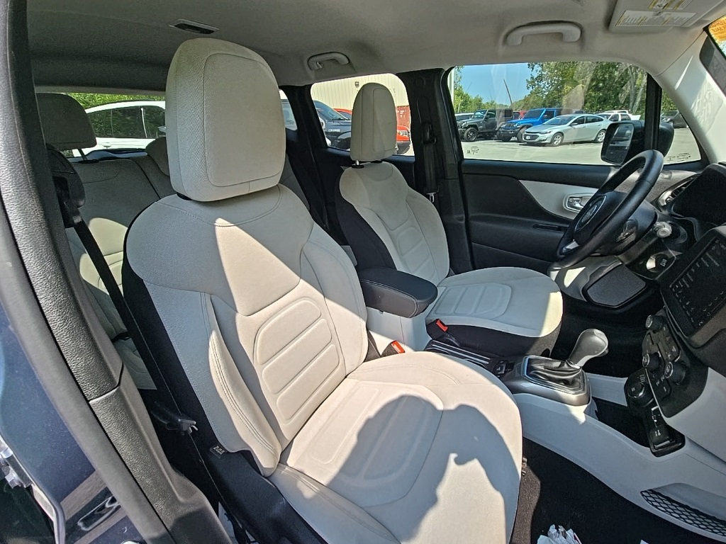 2022 Jeep Renegade Latitude photo 16
