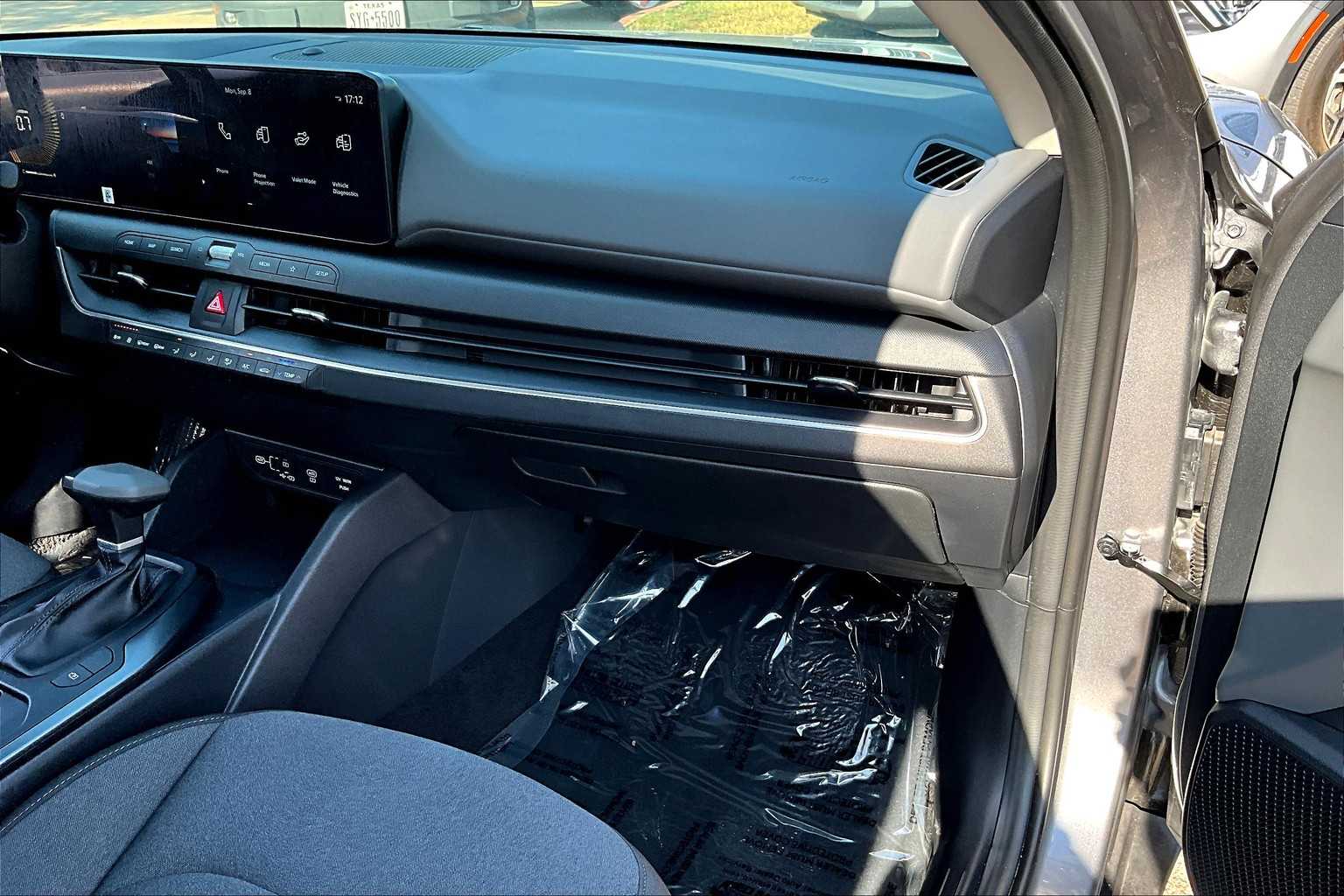 2025 Kia K4 LXS photo 16