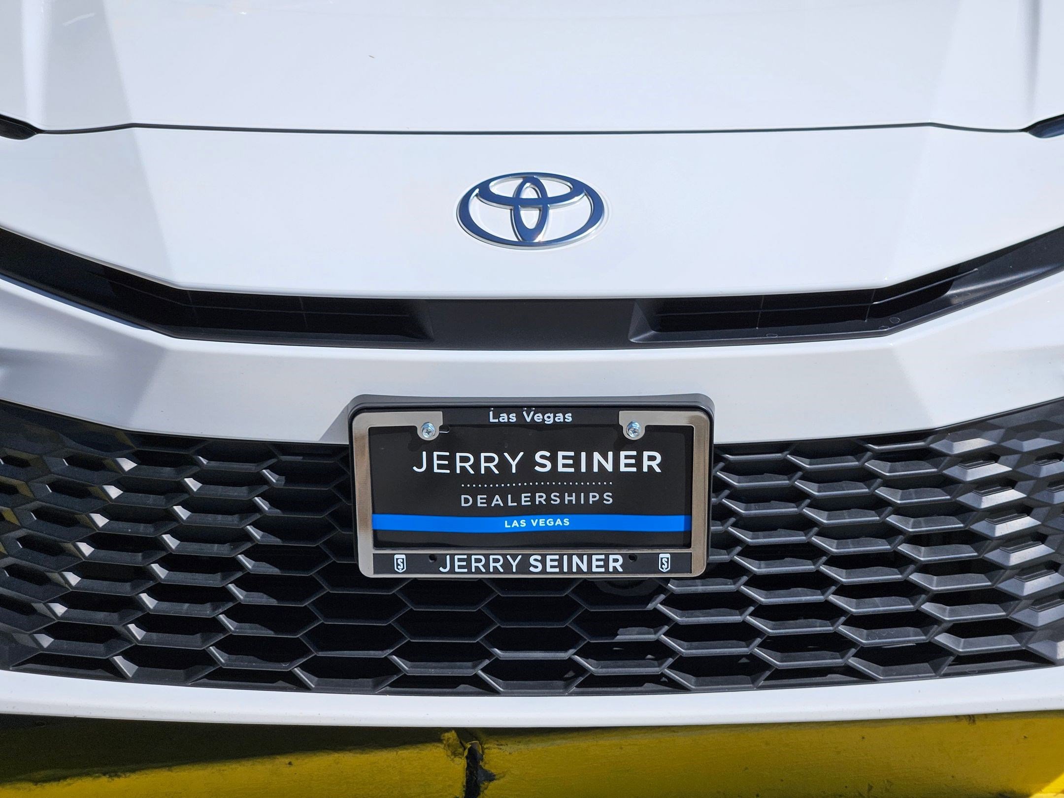 2025 Toyota Camry SE photo 9
