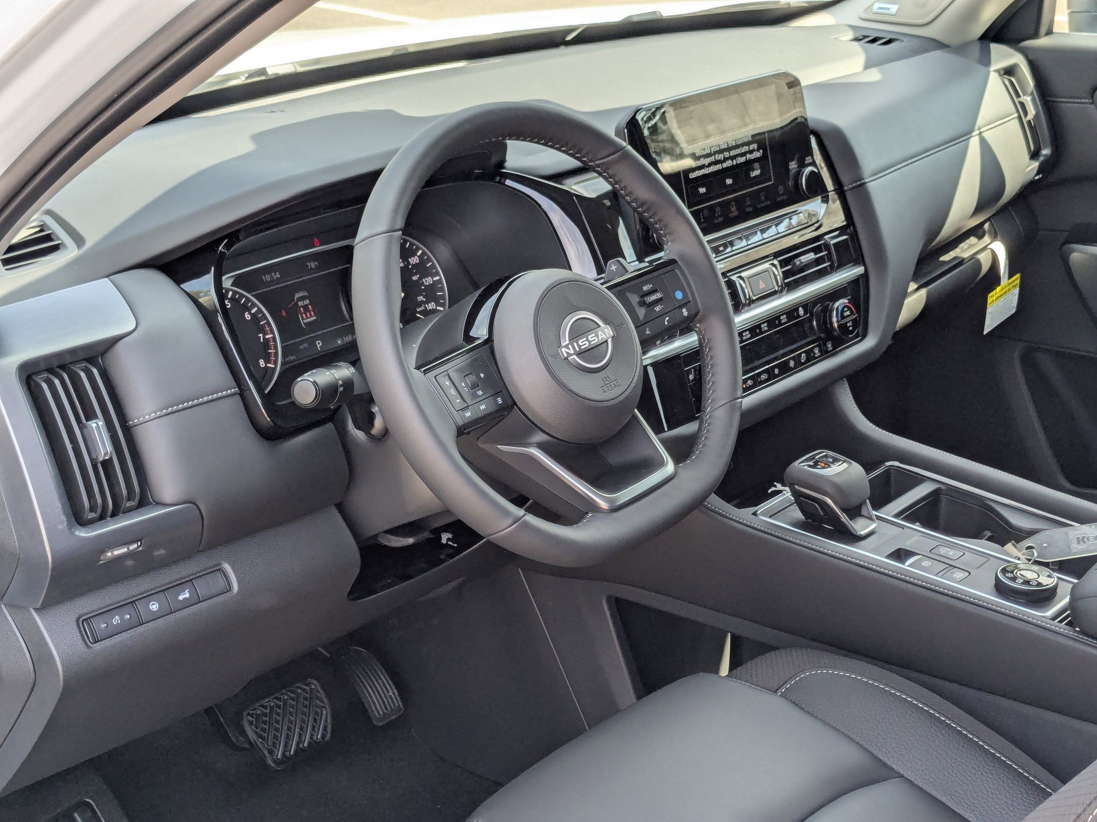 2025 Nissan Pathfinder SL photo 2
