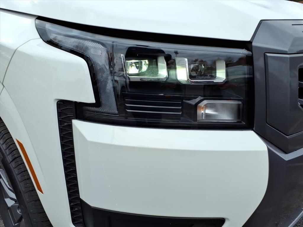 2026 Nissan Frontier SV photo 2