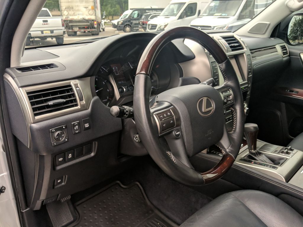2019 Lexus GX 460 photo 17